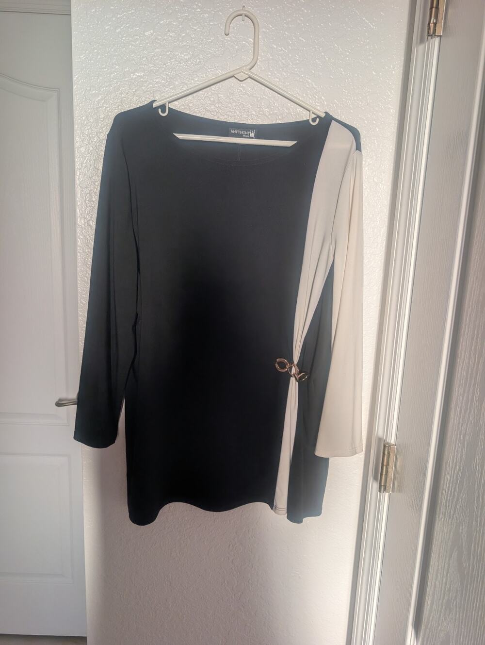 Antthony Original Womans Black Long Sleeve Black w/ White & Gold Size XL